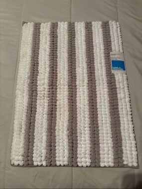 Room Essentials White & Gray Striped Memory Foam Bath Mat